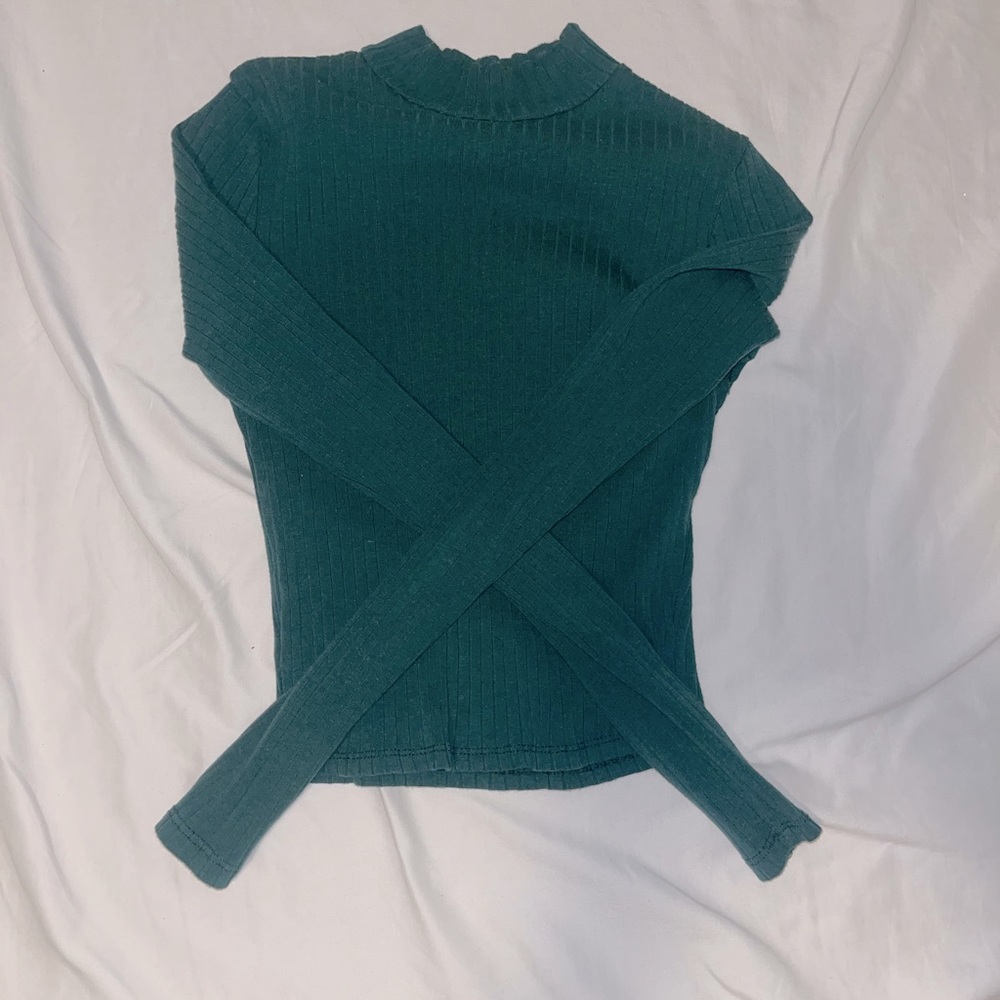 Green crew neck long sleeve